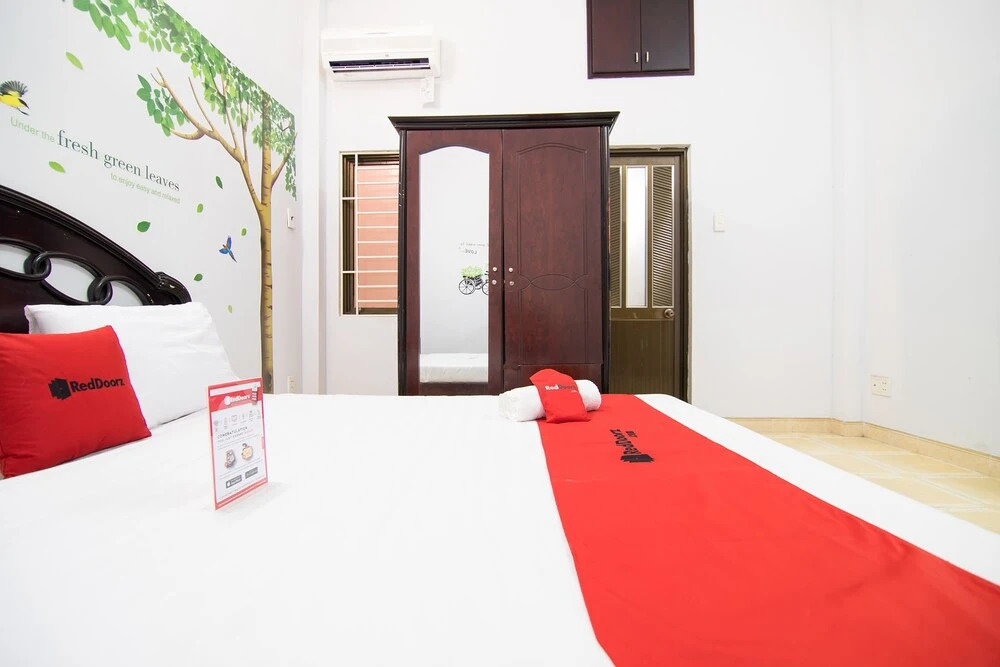Reddoorz near Hoang Van Thu Park