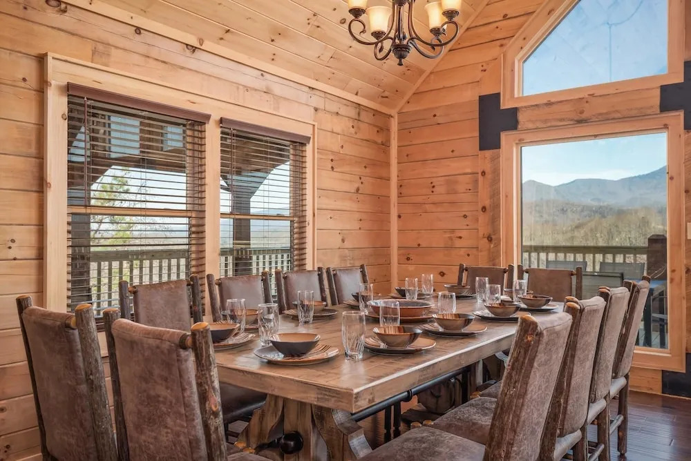 Smoky's Grand View 5 Bedroom Home