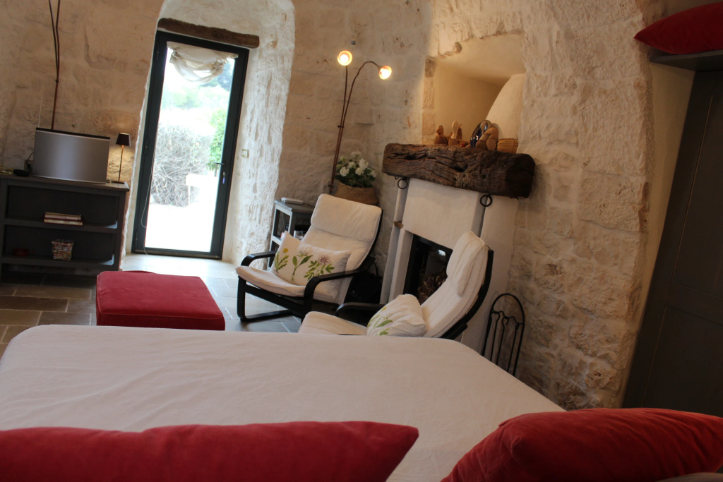 Ostuni,trullo fiabesco con piscina
