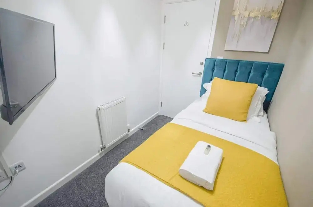 GF Apartment Near City Centre With Gated Parking