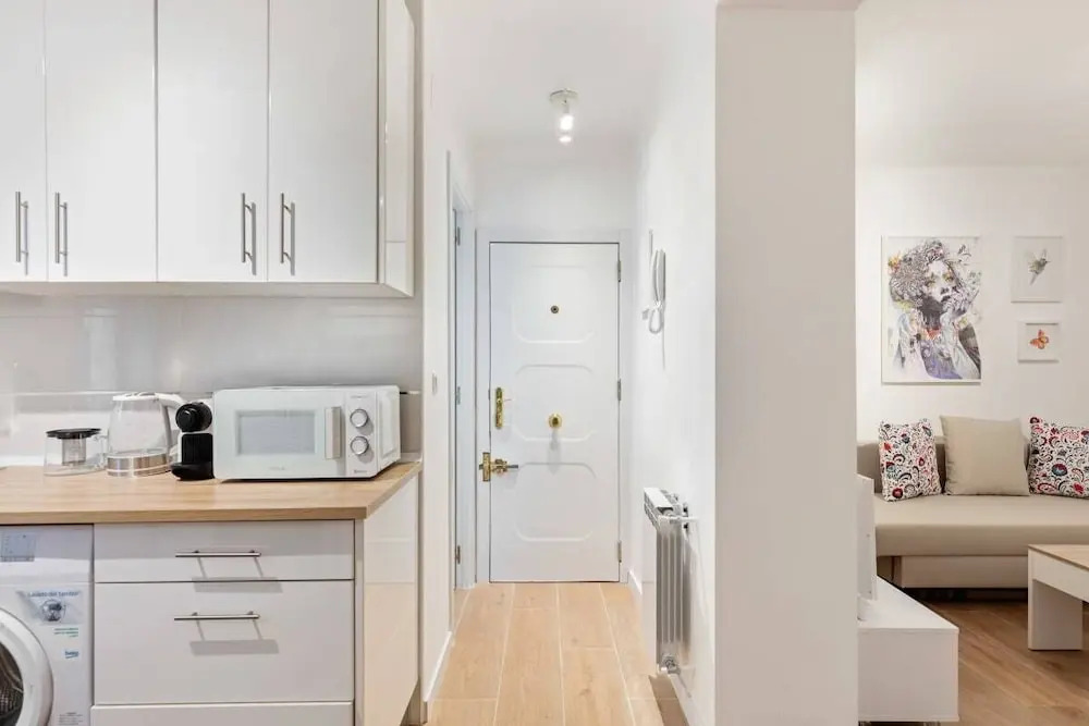 Bright & Modern Two Bed Apartment in Madrid