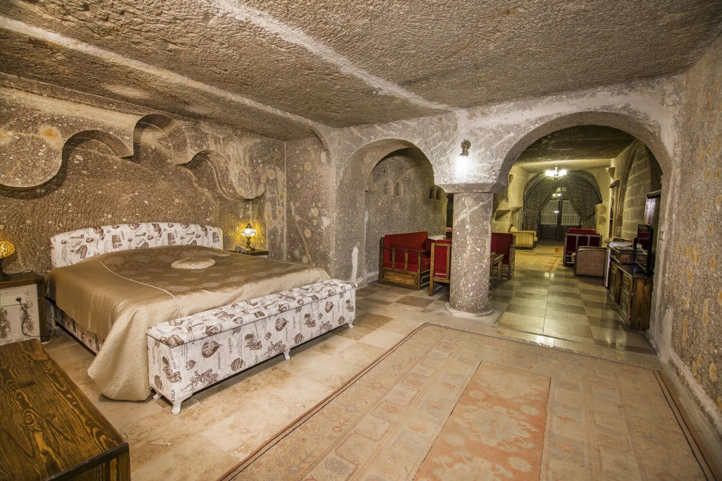 Roma Cave Suite
