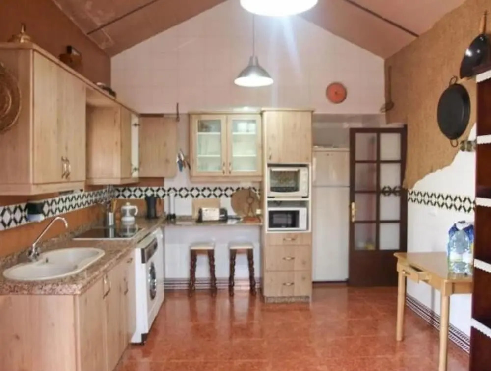 Cadiz 100810 4 Bedroom Holiday home By Mo Rentals