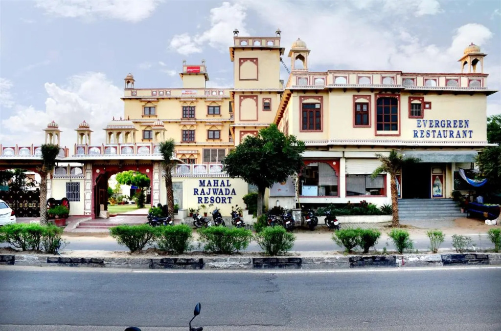 Mahal Rajwada Resort