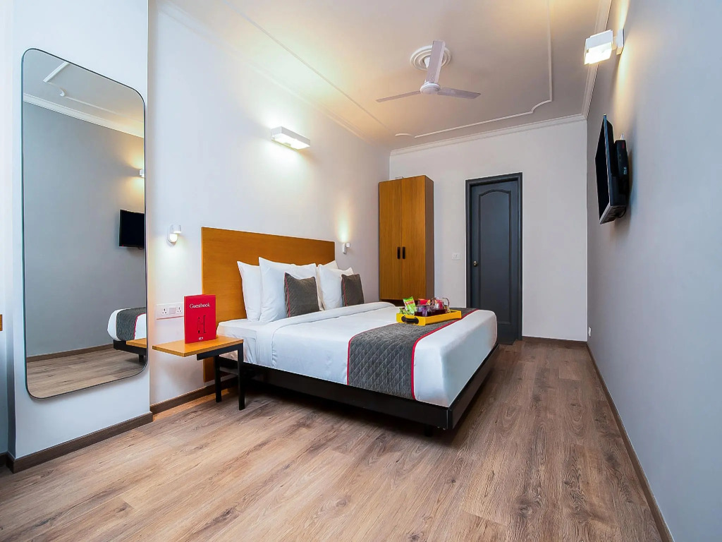 OYO Townhouse 023 CR Park