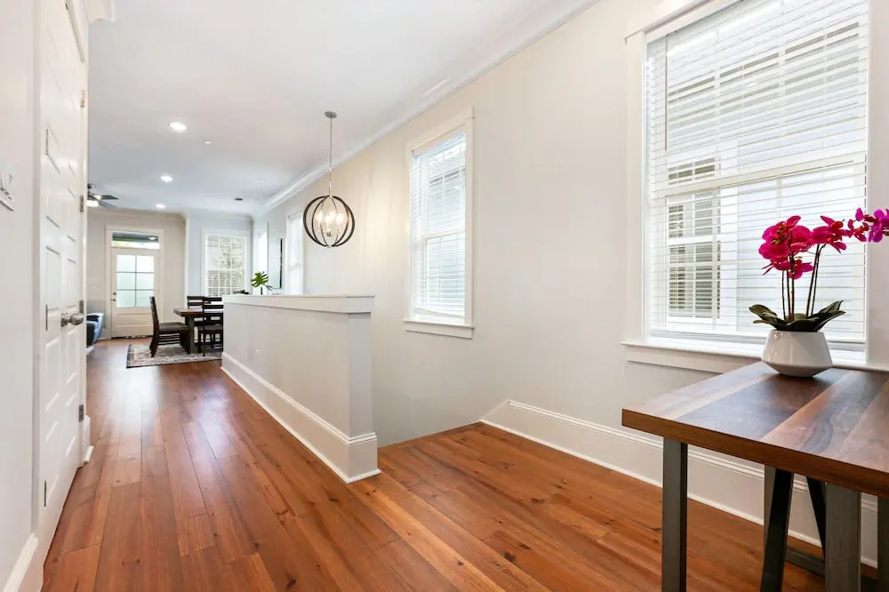 Stunning Modern and Fully-Upgraded 5 BR with Pool