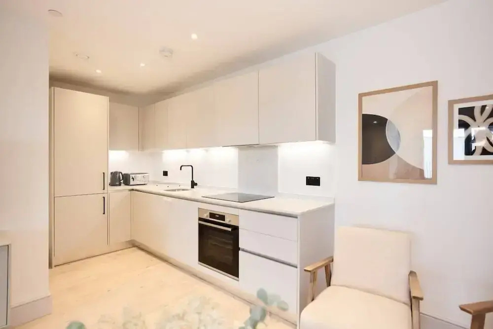 The South Wimbledon Escape - Lovely 3bdr With Balcony