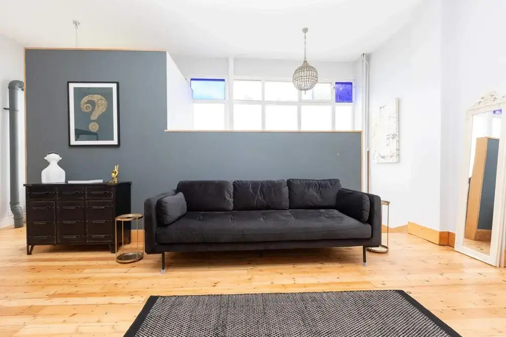 Stylish 2 Bedroom Converted Victorian Storefront