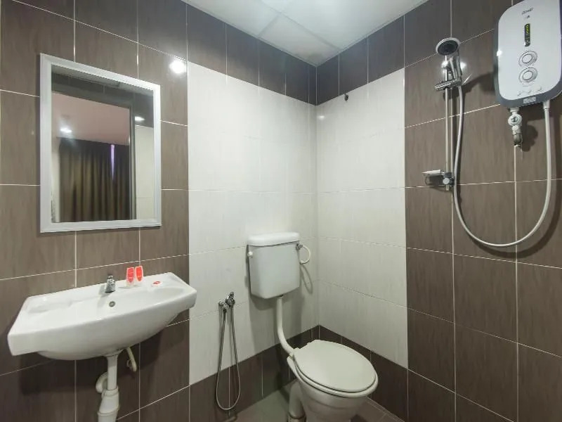 OYO 772 Lux Hotel