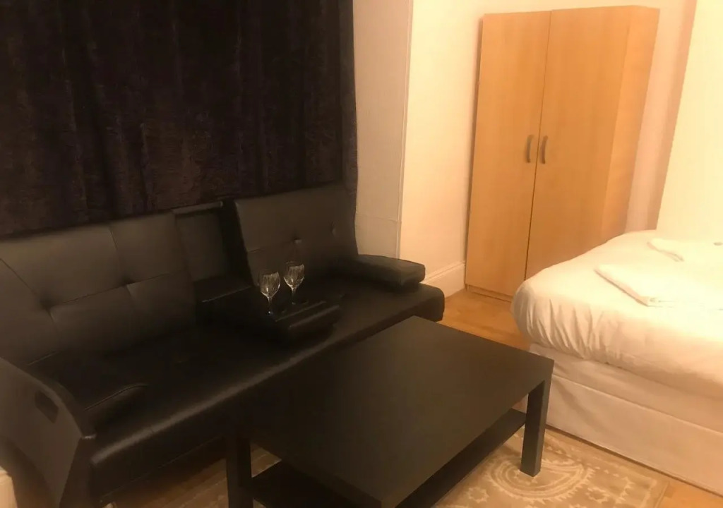 Poplar Guest House