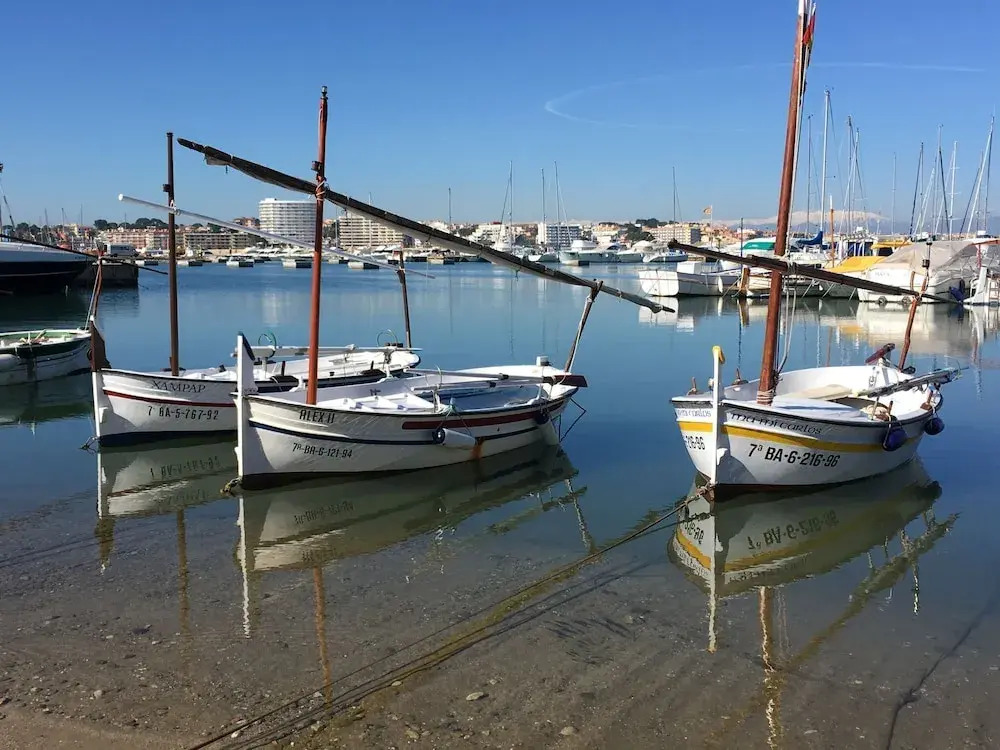 Beautiful apartment with pool for 4 in L'Estartit from at 50m. from the beach