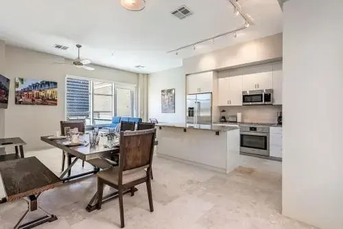 Luxury 2BR 1BR Penthouses w Balcony Close to French Quarter