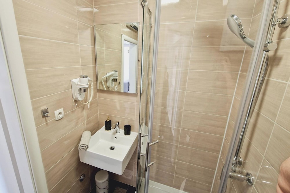Seaview Studio Apartmani Sleeps 2 - Wifi & Tv
