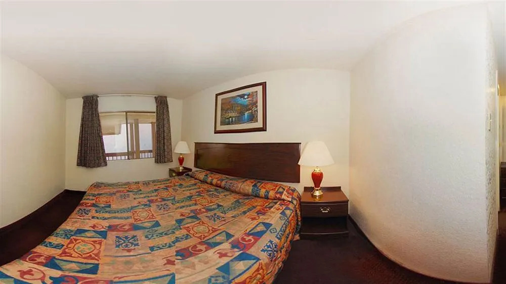Town House Suites