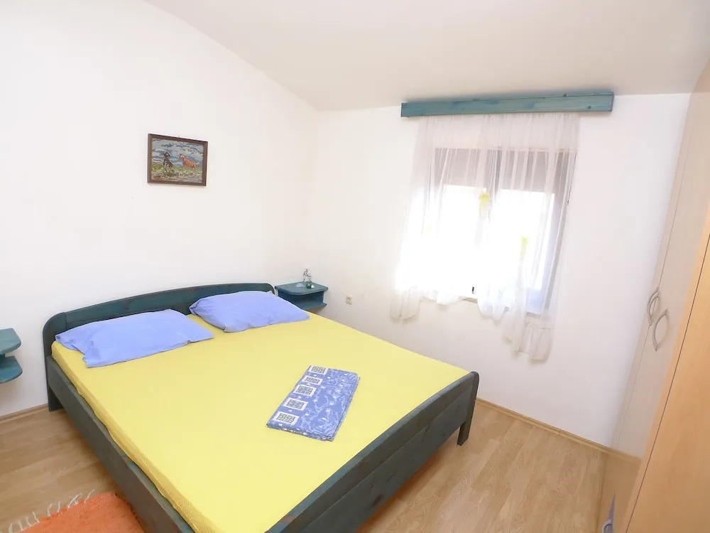 Apartment for six Persons With 3 Bedrooms and Partial sea View