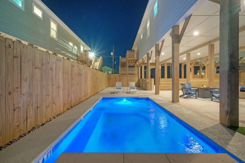 Coastal Retreat w/ Pool, Firepit, BBQ & Outdoor TV Lounge Deja Blue by Avantstay