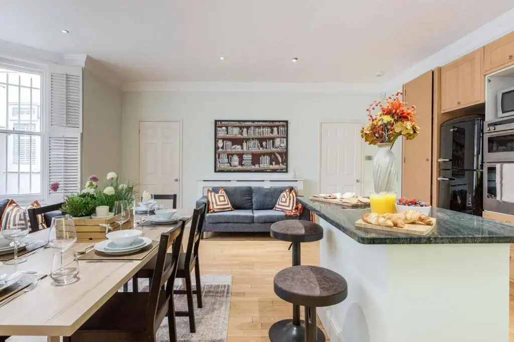 Luxurious Central Kensington Apartment