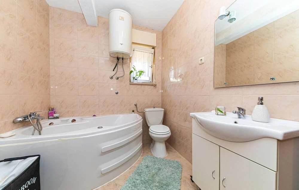 Stunning Apartment in Solin With Wifi and 2 Bedrooms
