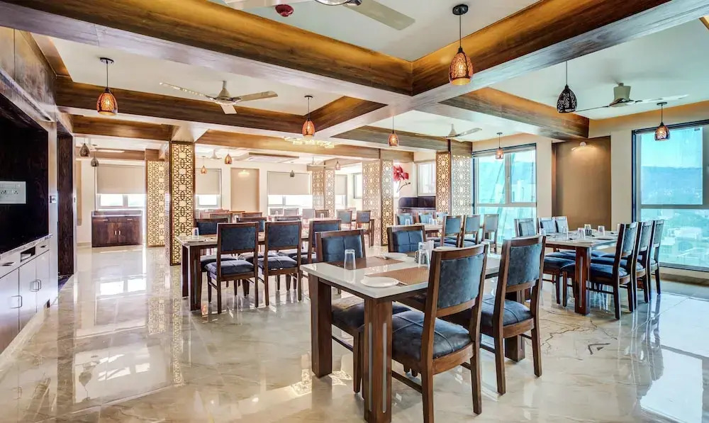 Opulence Inn - 500 Meters From Railway Station