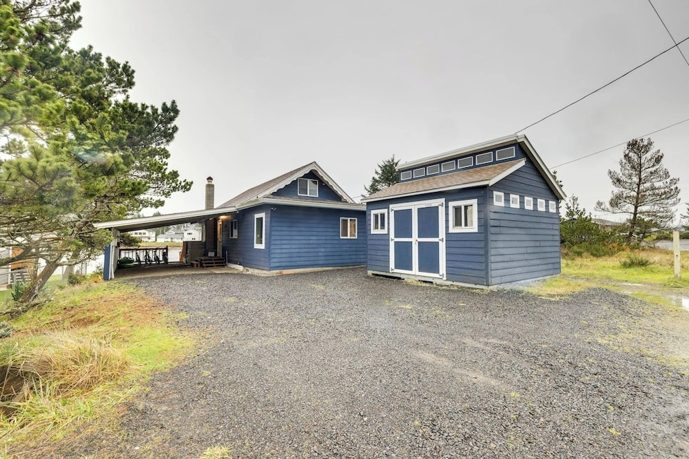 Riverfront Coastal Retreat With Easy Beach Access