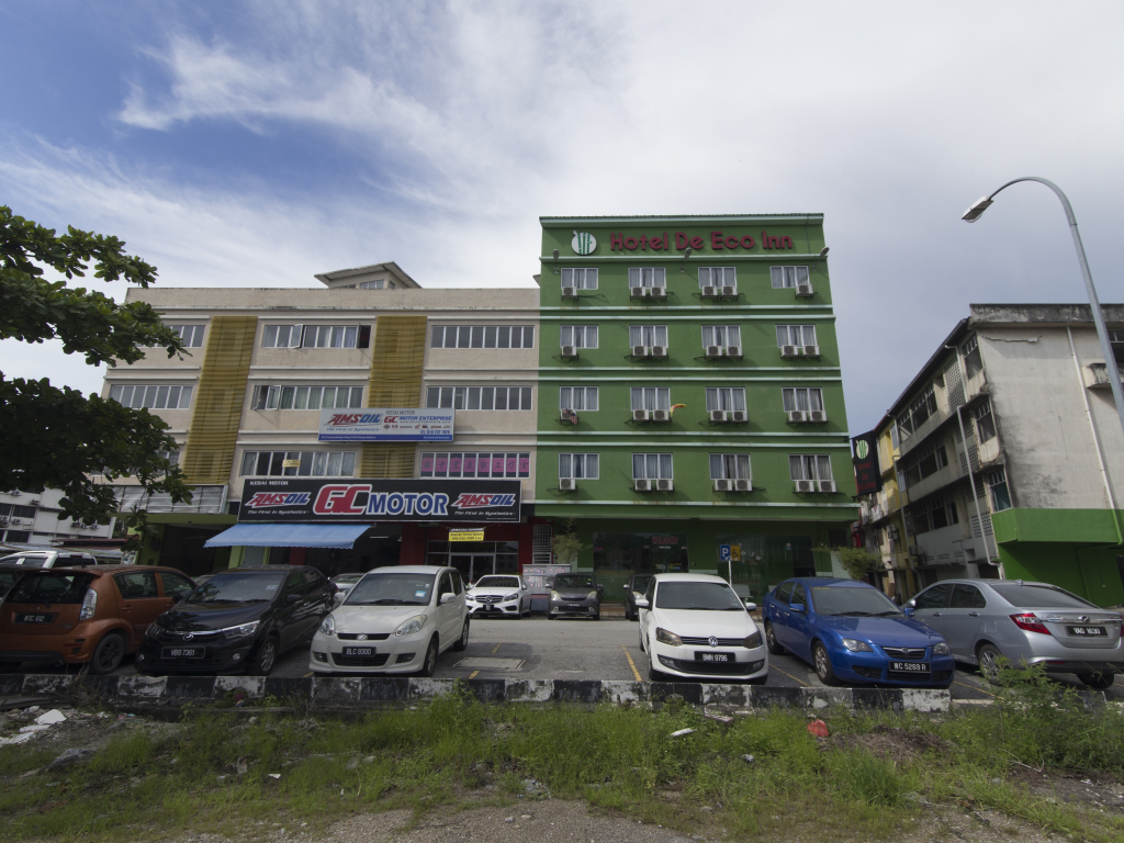 OYO 496 Hotel De Eco Inn