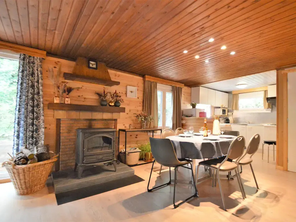 Cozy Chalet With Barbecue