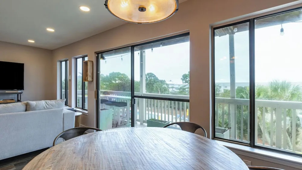 Steps to the Beach, Pool + Hot Tub Renovated Retreat Sea Haven by Avantstay