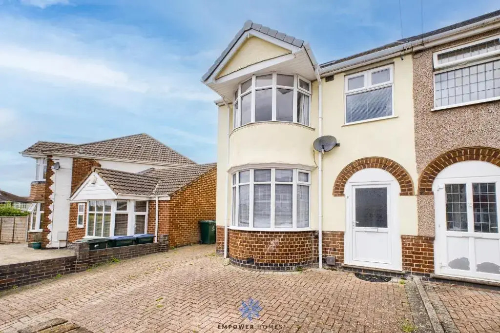 Coventry Large Stylish 4 Bedroom House, Sleeps 8, Private Parking, by EMPOWER HOMES rates incl VAT
