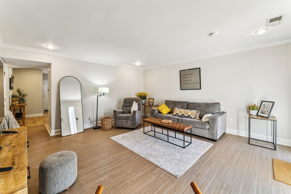Walk to Main Street: Kansas City Vacation Rental