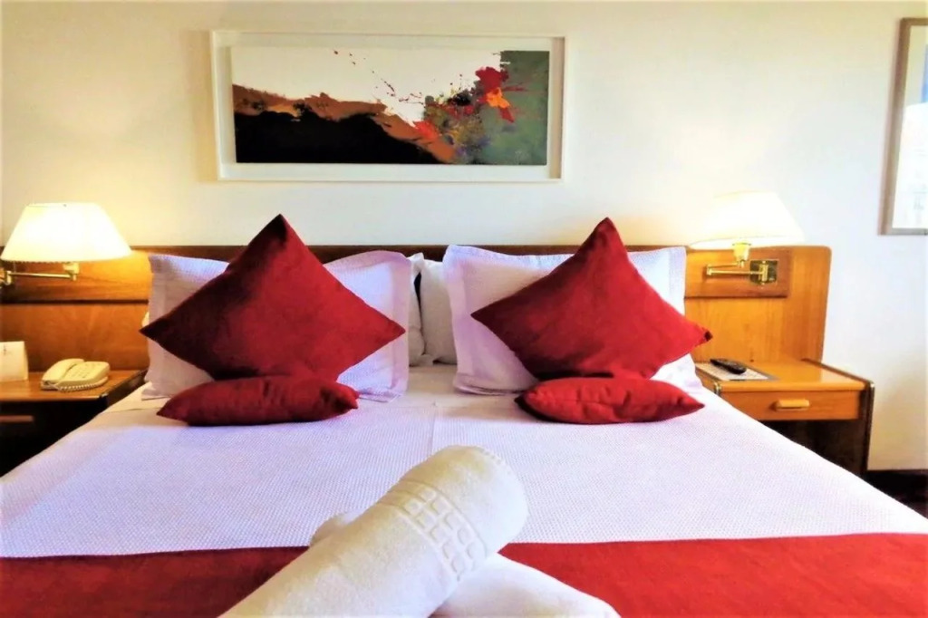 BALMORAL PLAZA Hotel