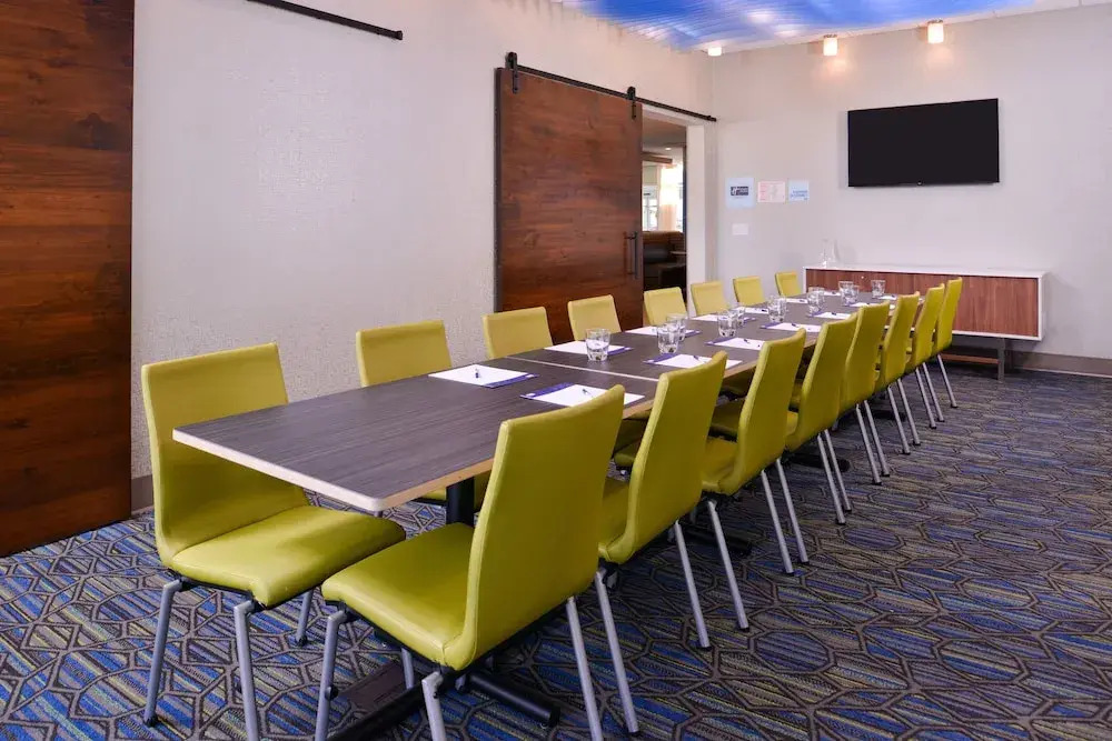 Holiday Inn Express & Suites - Mall of America - MSP Airport by IHG