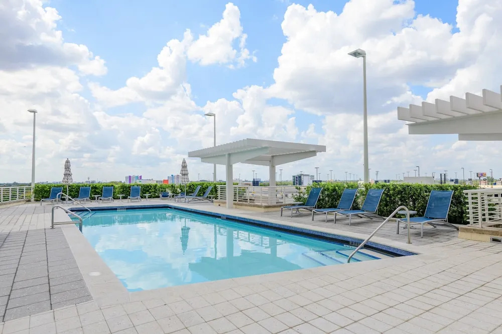 Miami World Rental - Midtown 1106