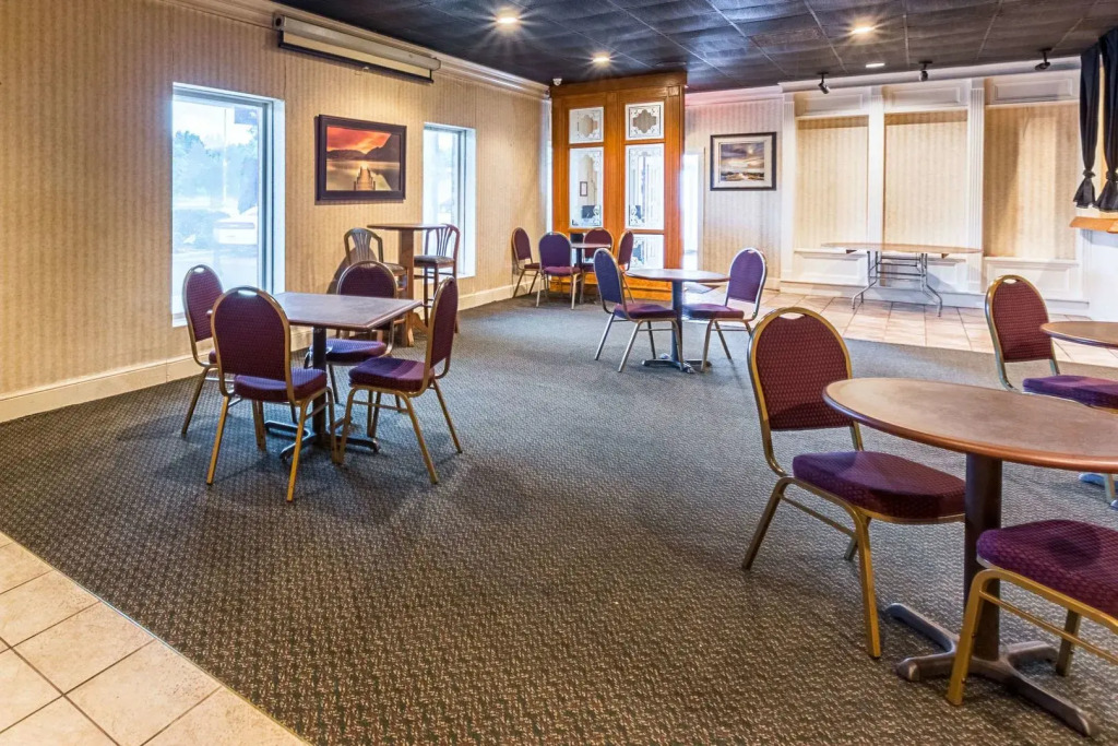 Rodeway Inn & Suites