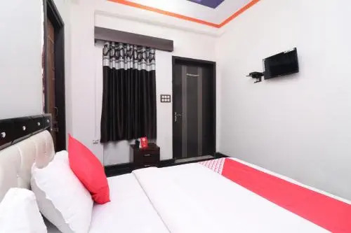 OYO 27763 Tr Hotel