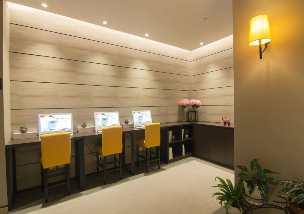 Motel (Shanghai Lujiazui Yushan Road Yuanshen Sports Center)