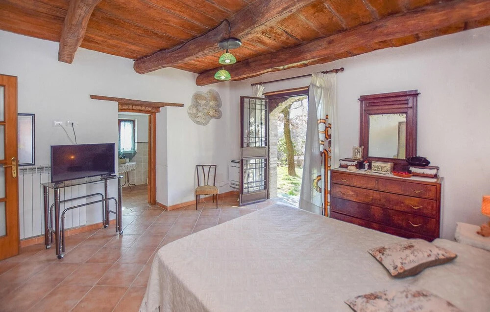 1 Bedroom Gorgeous Home In Montebuono