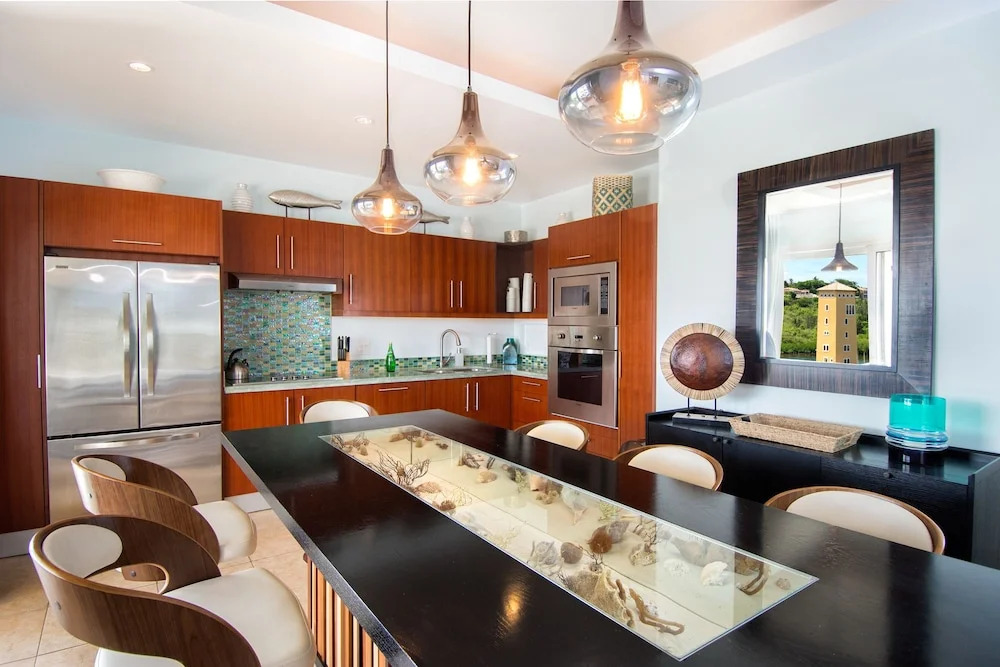 Aqua Vue by Island Properties Online