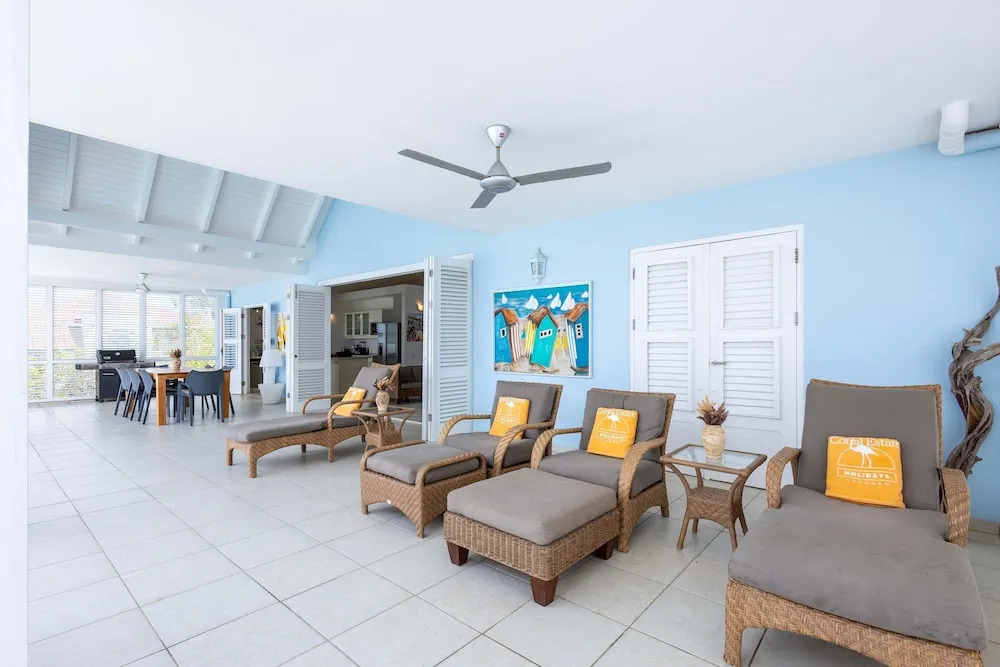 Ocean Whisper Villa in Sint Willibrordus