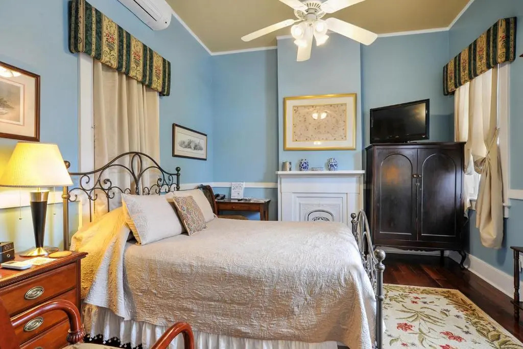 Ashtons Bed and Breakfast
