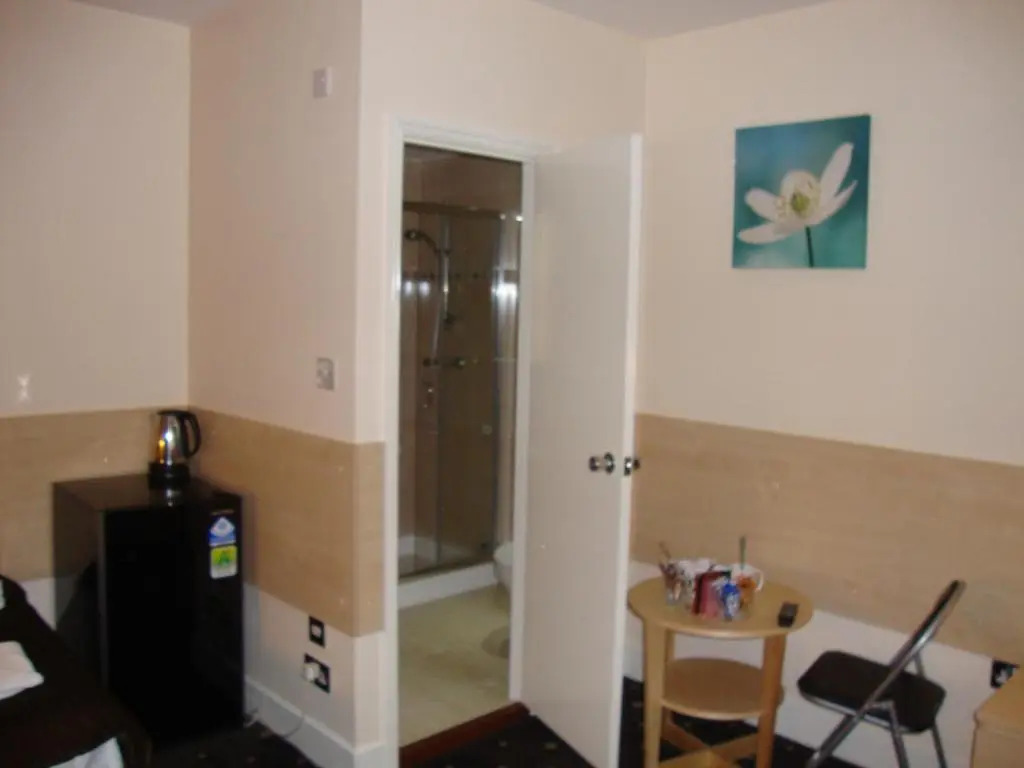 Tonys House Hotel