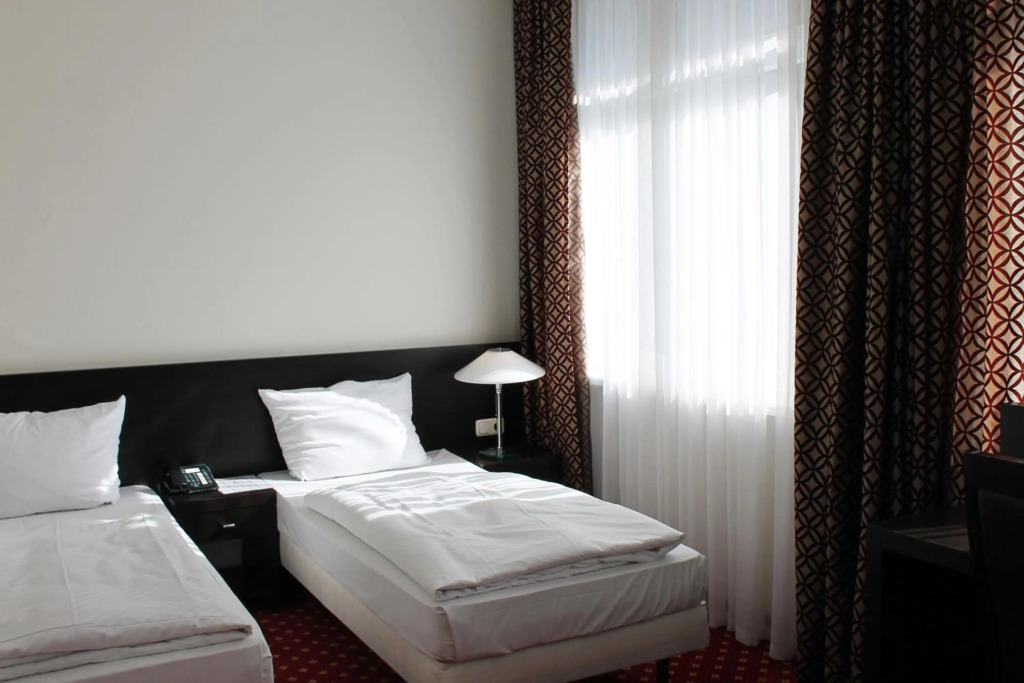 Aariana Hotel