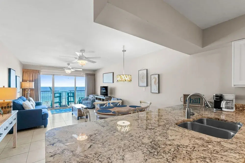 Emerald Towers West 4006 - Resting Beach Face