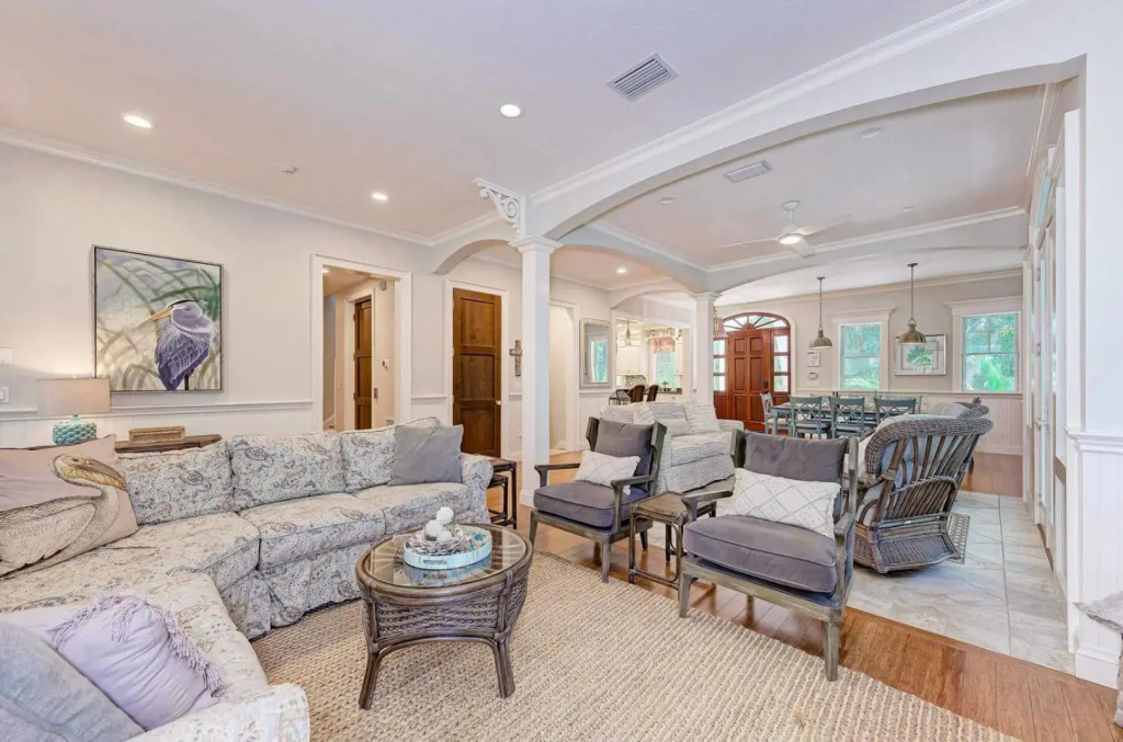 Banyan Beach - 104 Beach Ave