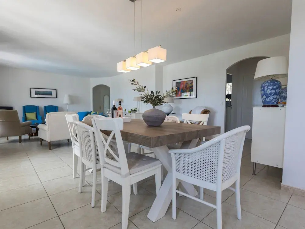 Modern villa in Camplong with private pool