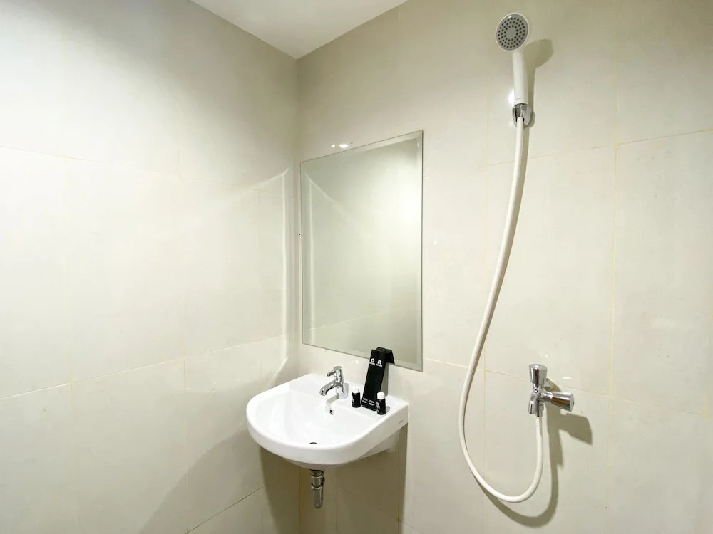 Modern Look Studio Room at LRT City Jatibening Apartment
