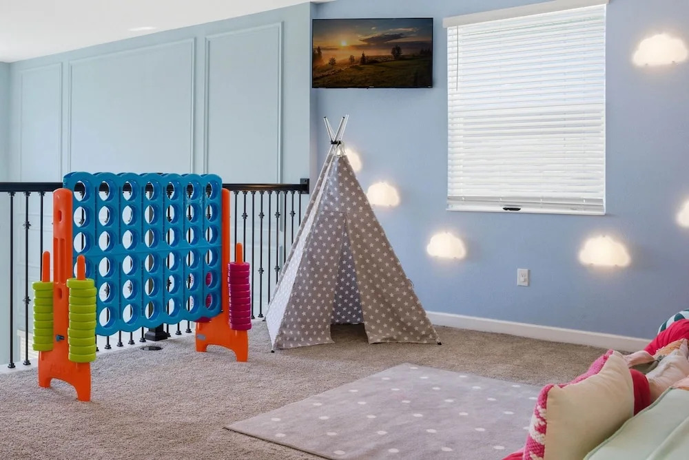 5BR Family Home Pool Theme Beds Space Location