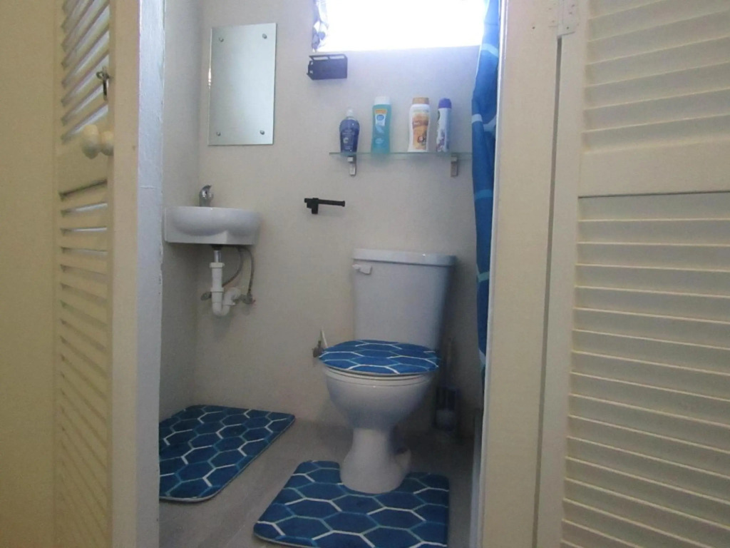 Cozy, quiet 1 bedroom 2A near Beach