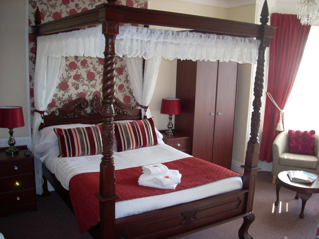 The Fossil Tree Hotel