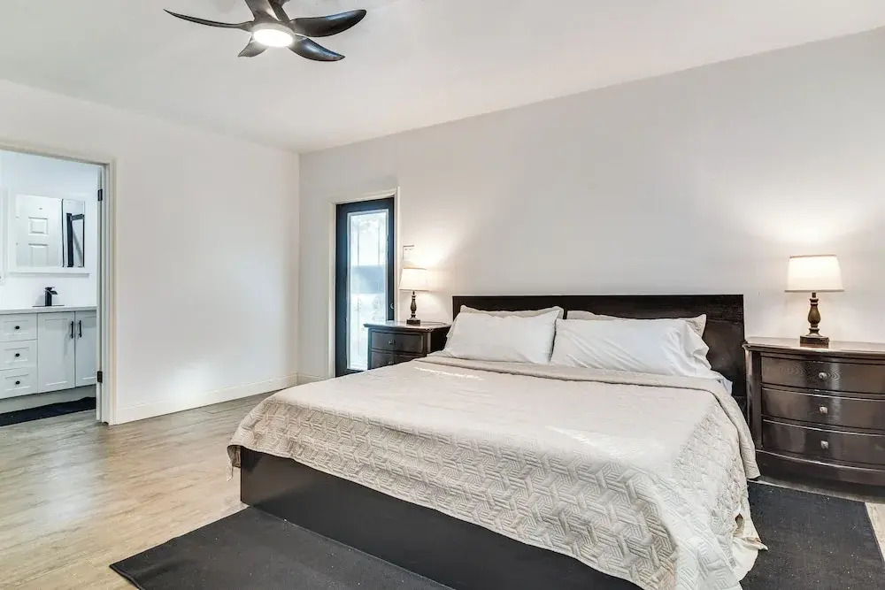 4 Mi to Dtwn St Pete! Pet-friendly Home w/ Yard