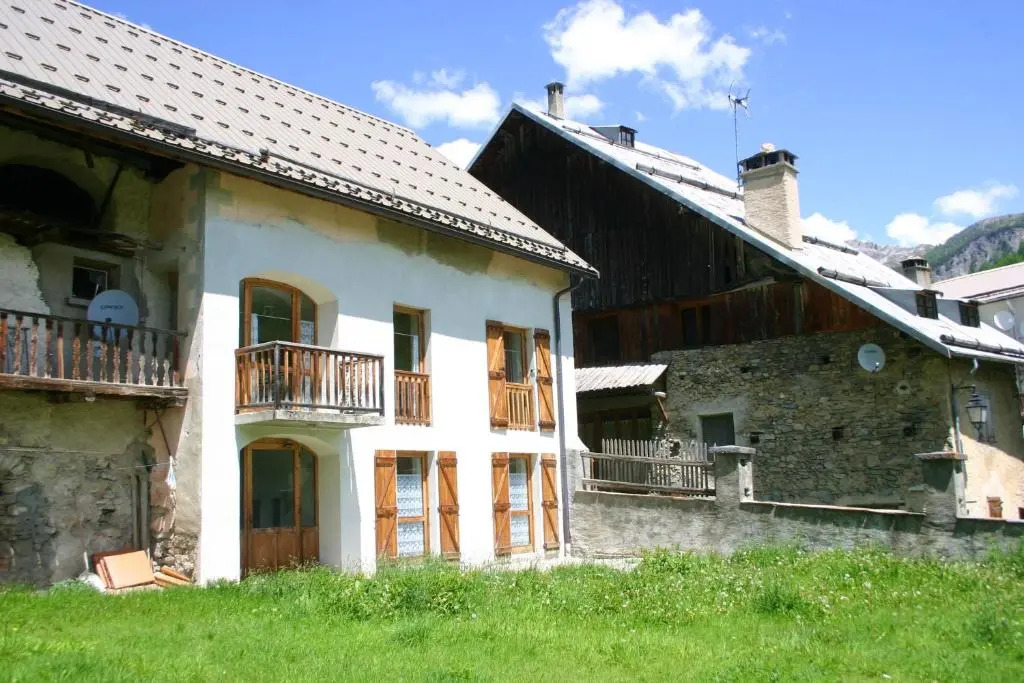 Appartement de 3 chambres avec jardin clos et wifi a Arvieux a 1 km des pistes